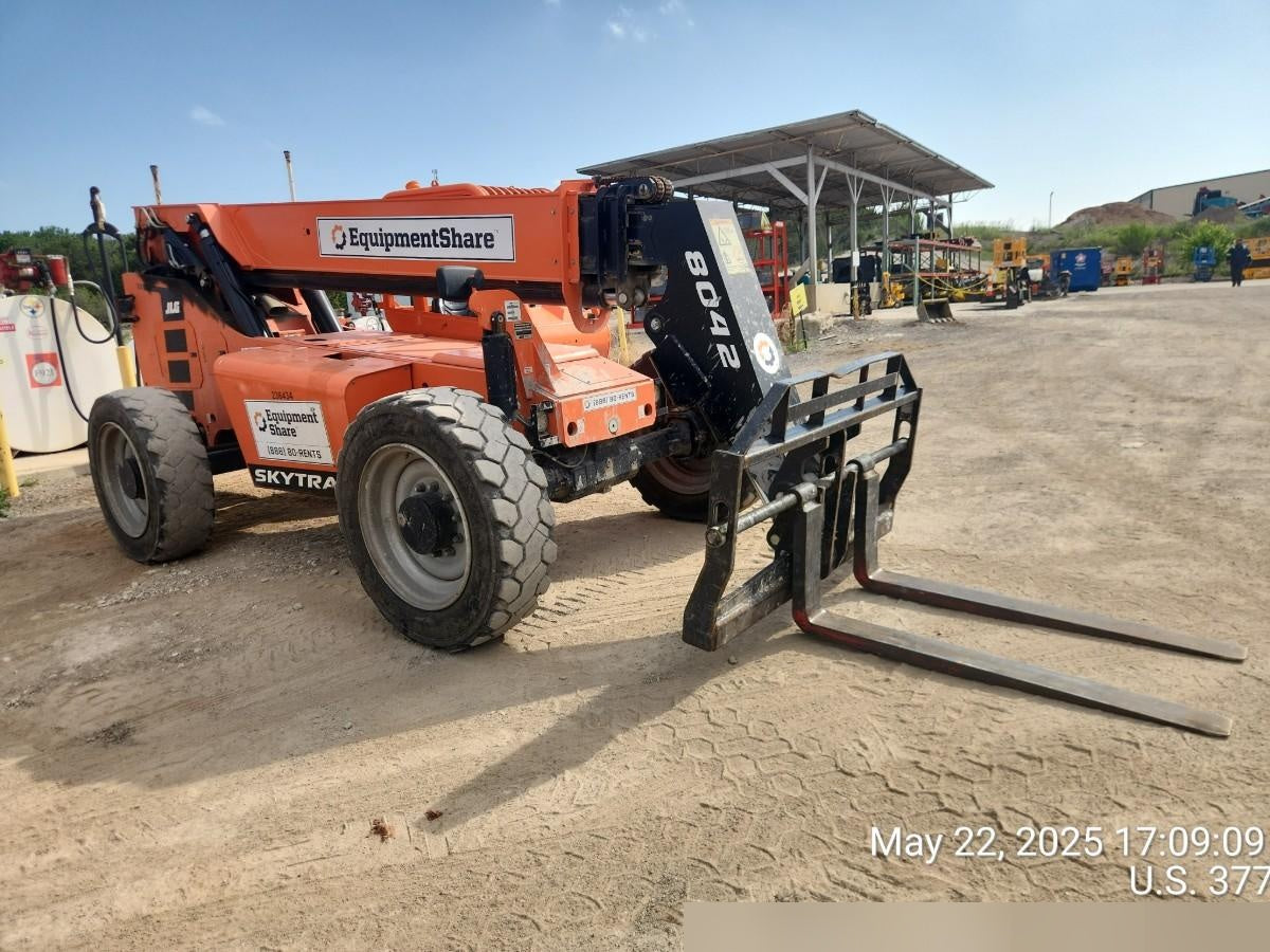 2022 SKYTRAK 8042