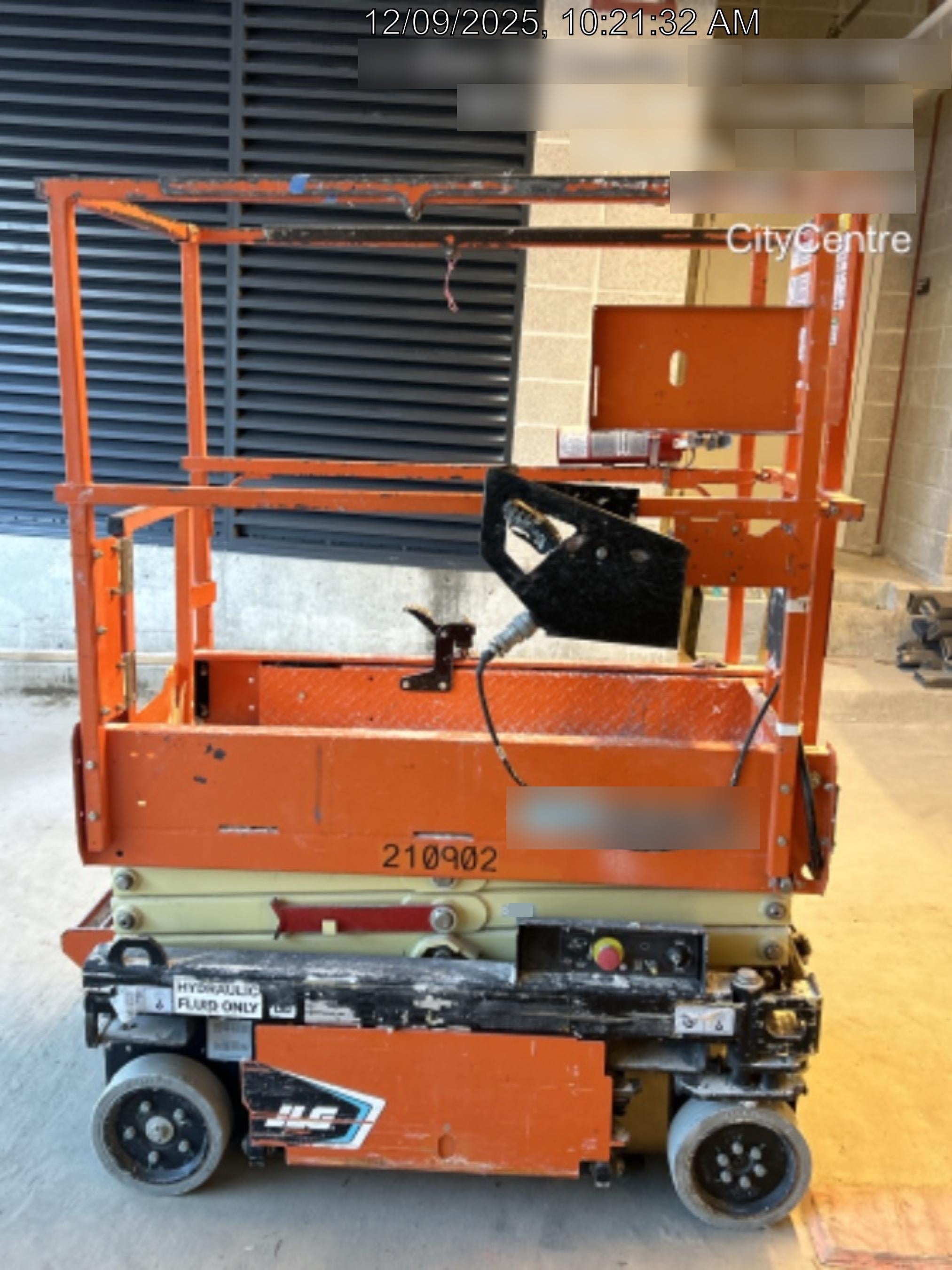 2022 JLG ES1330L