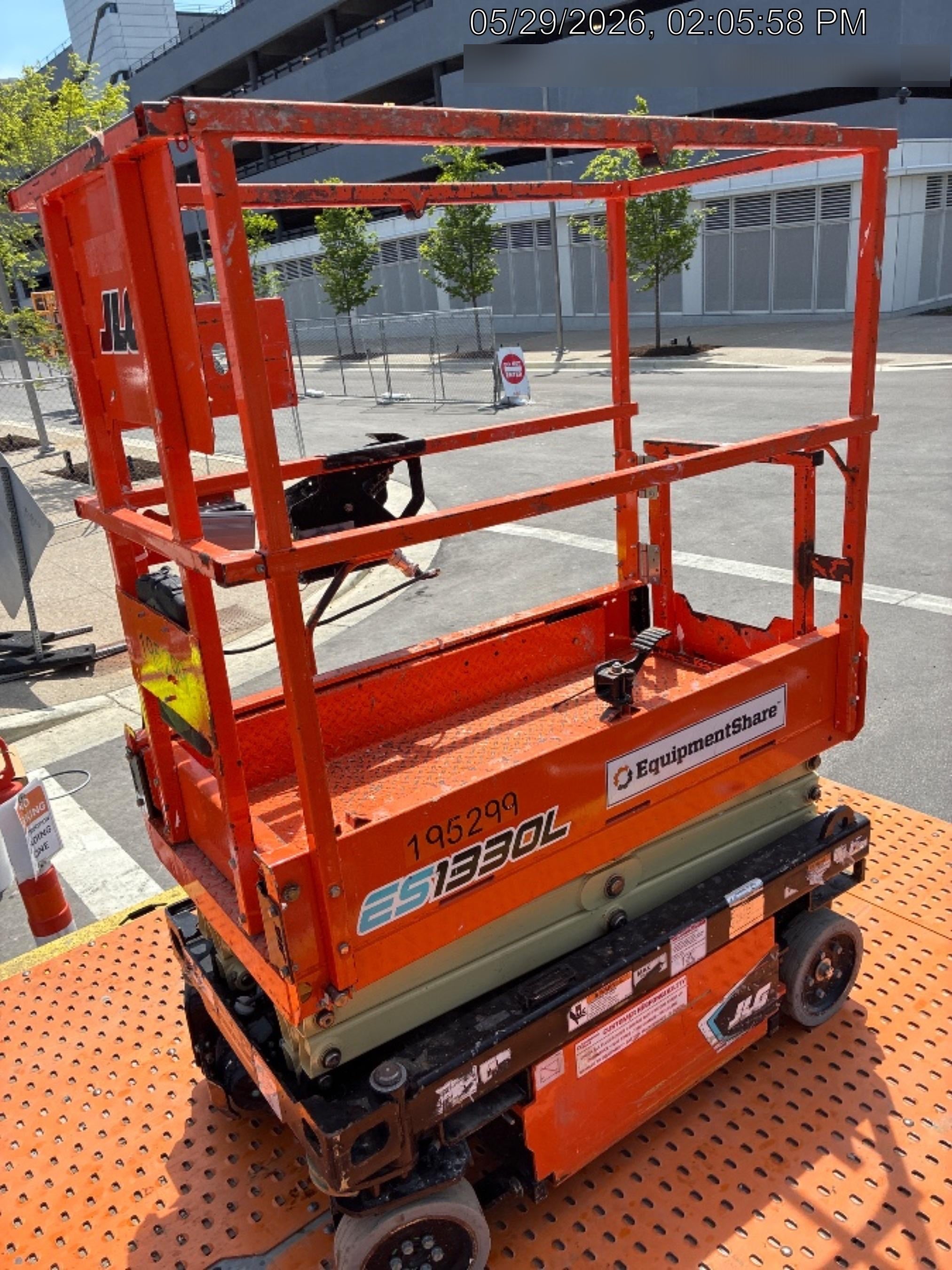 2021 JLG ES1330L