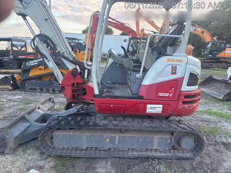 2023 TAKEUCHI TB250-2R