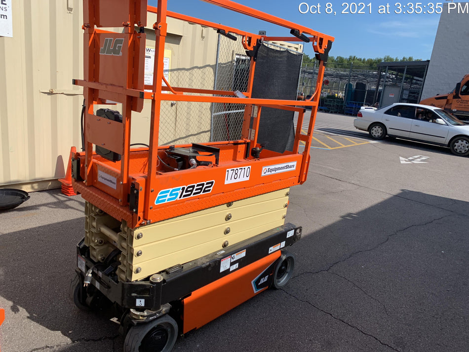 2021 JLG ES1932