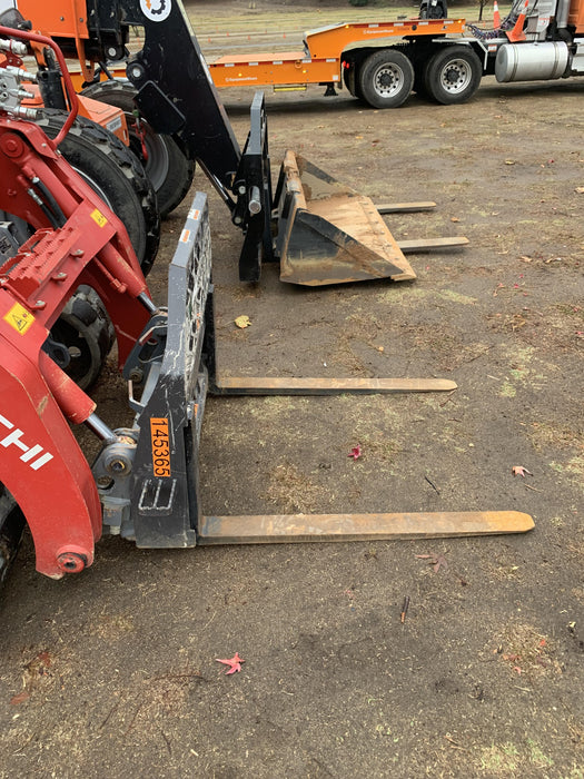 2021 PALADIN 48" Pallet Forks - Paladin