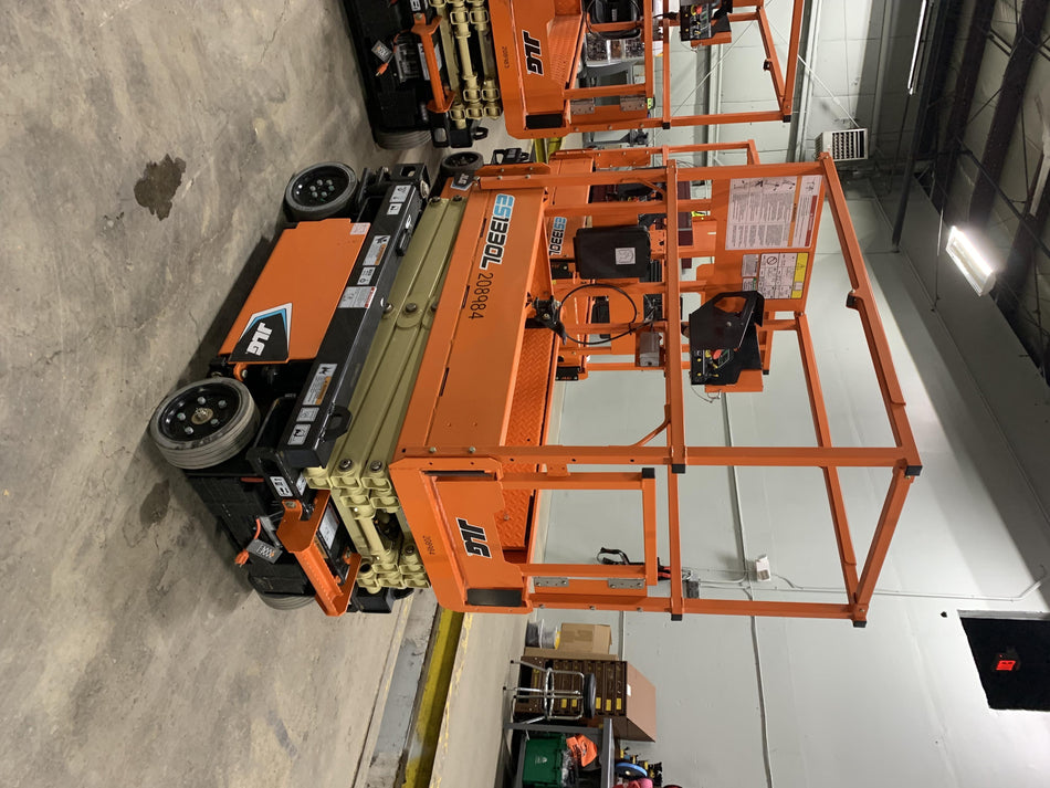 2022 JLG ES1330L