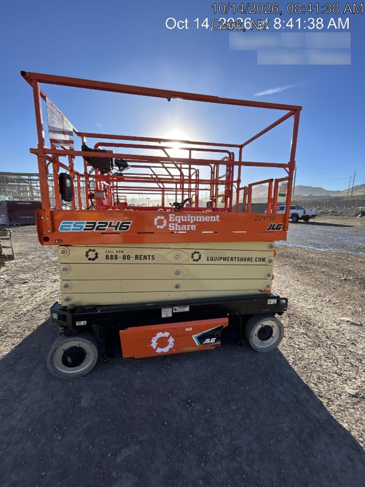 2022 JLG ES3246
