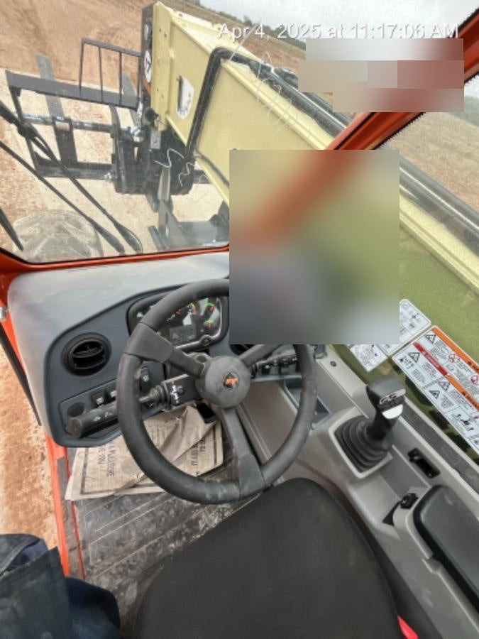 2025 JLG 1732