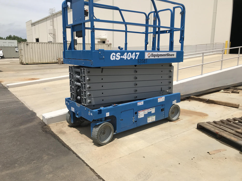 2019 Genie GS-4047 Folding rails with half height swing gate