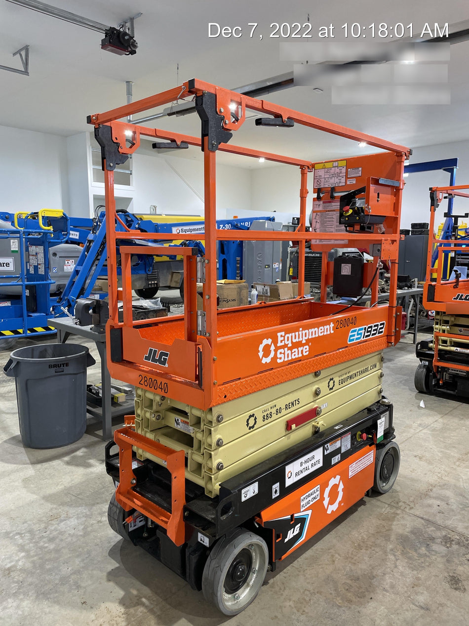 2022 JLG ES1932