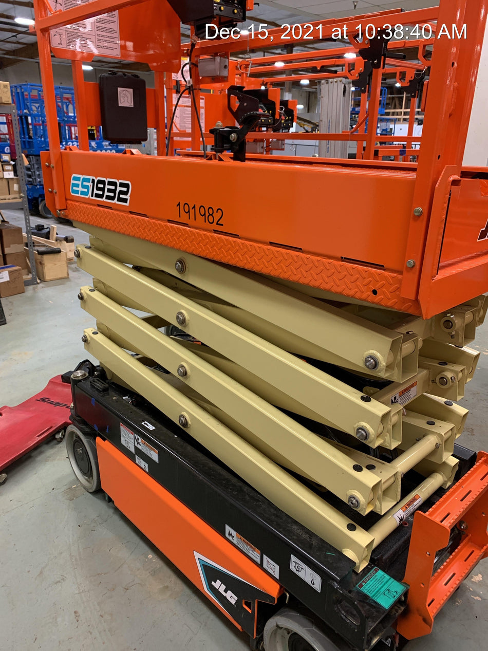 2021 JLG ES1932