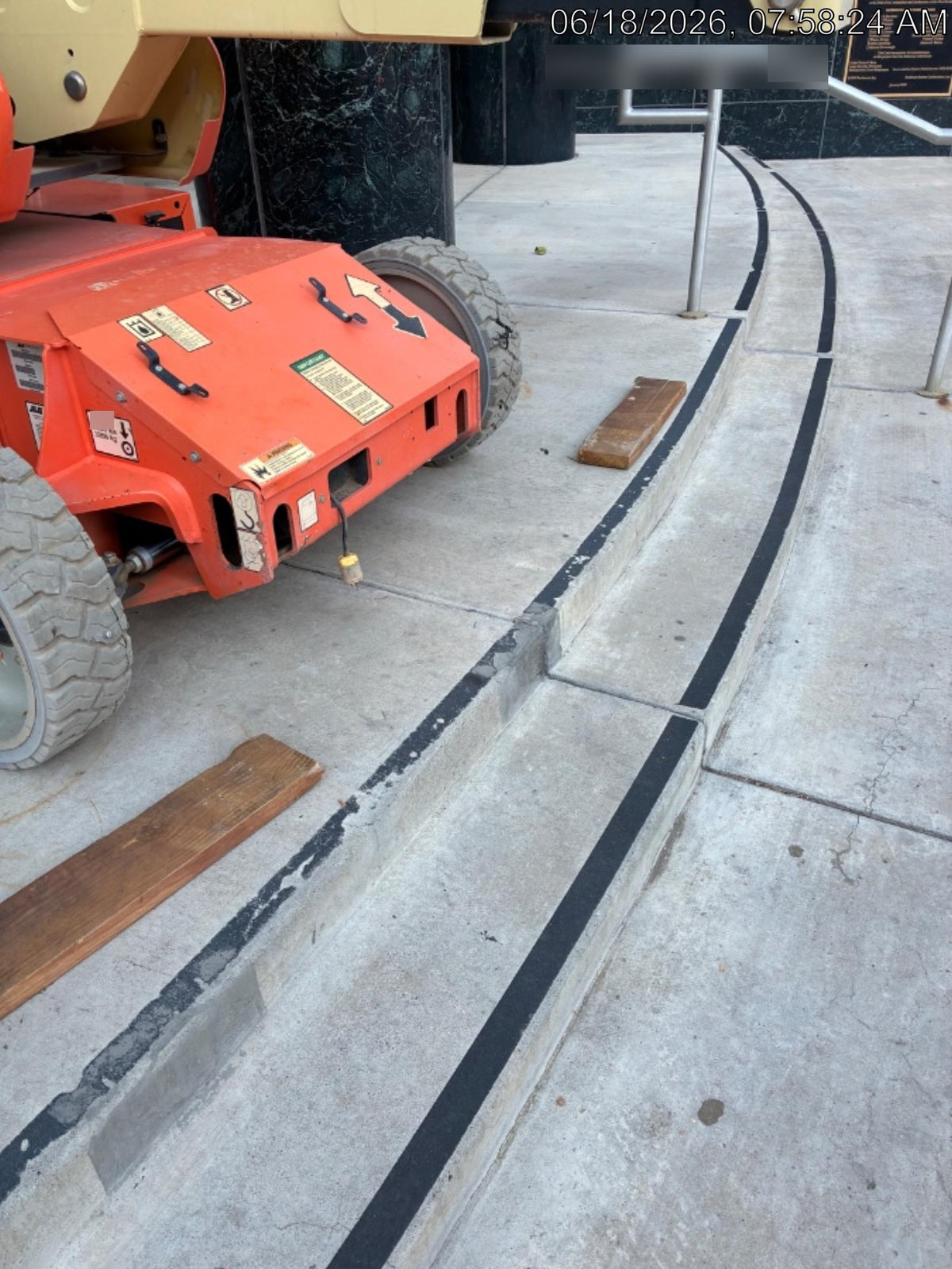 2019 JLG E400AJPN