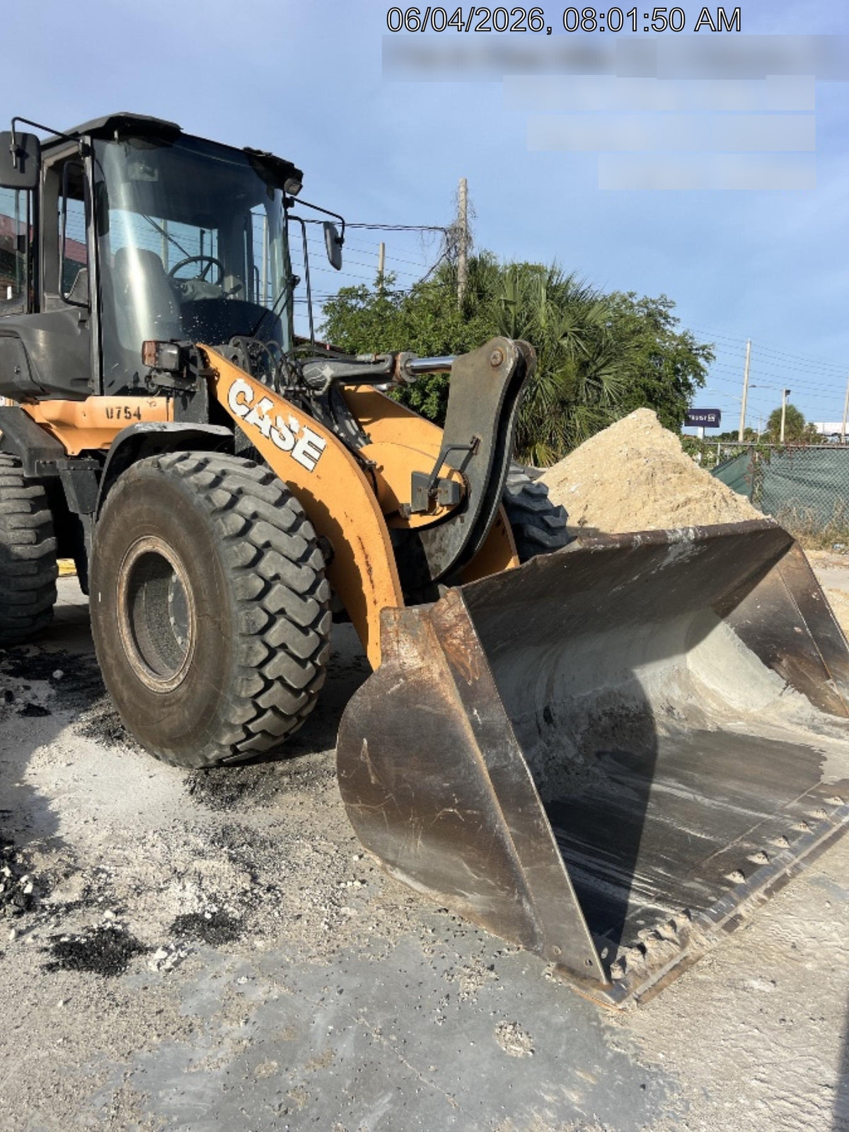 2017 Case 621G CLOSED CAB, JRB 416 STYLE HYD COUPLER