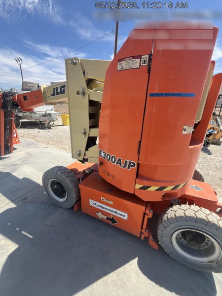 2021 JLG E300AJP