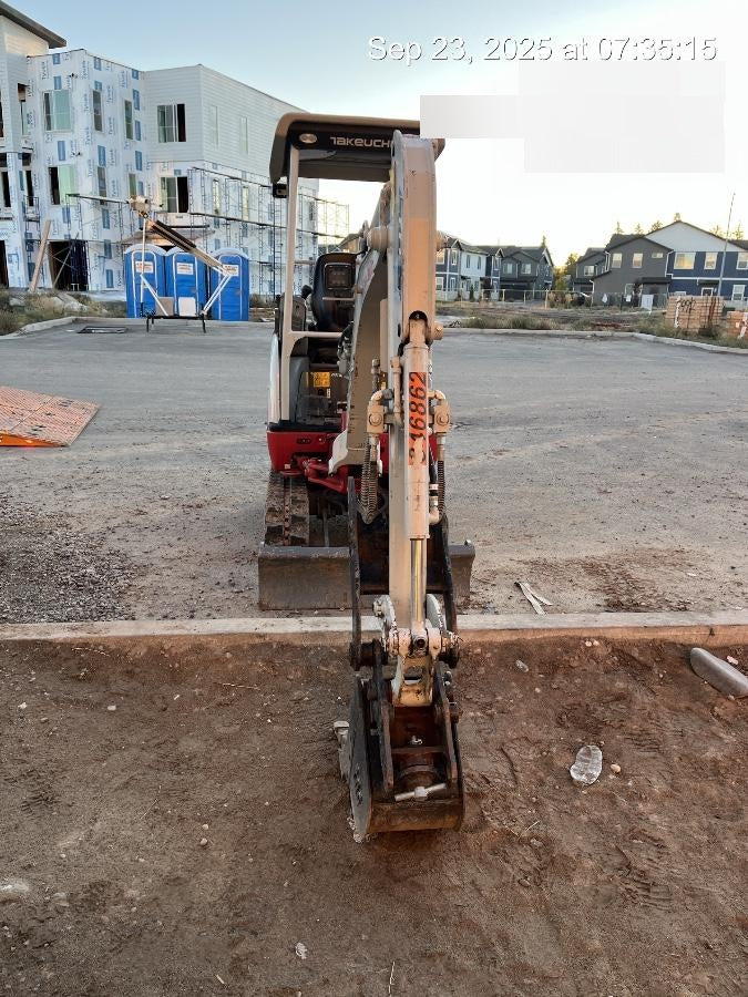2023 TAKEUCHI TB20e