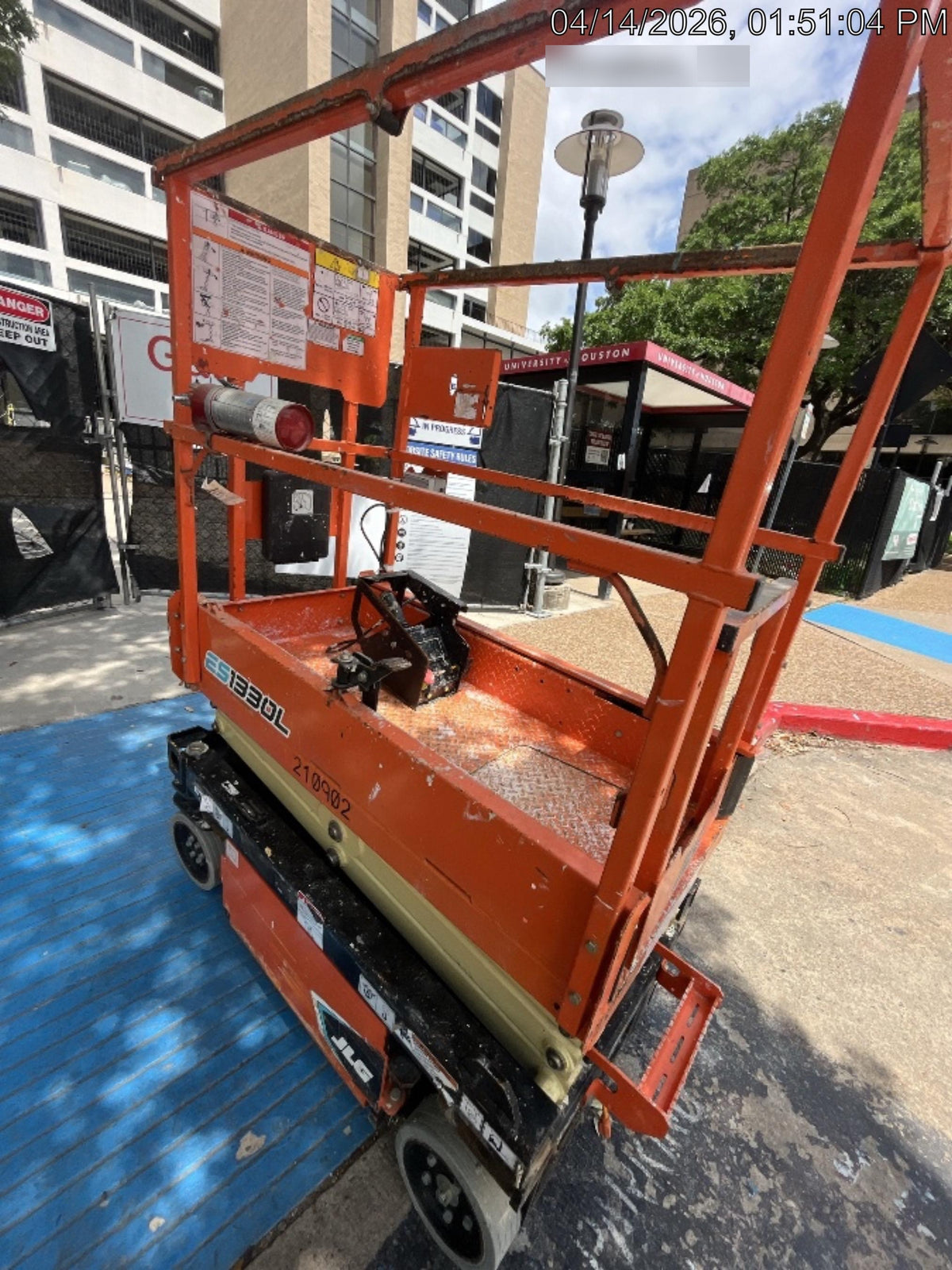 2022 JLG ES1330L