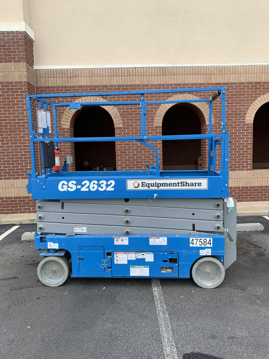2019 Genie GS-2632 Folding rails with half height swing gate