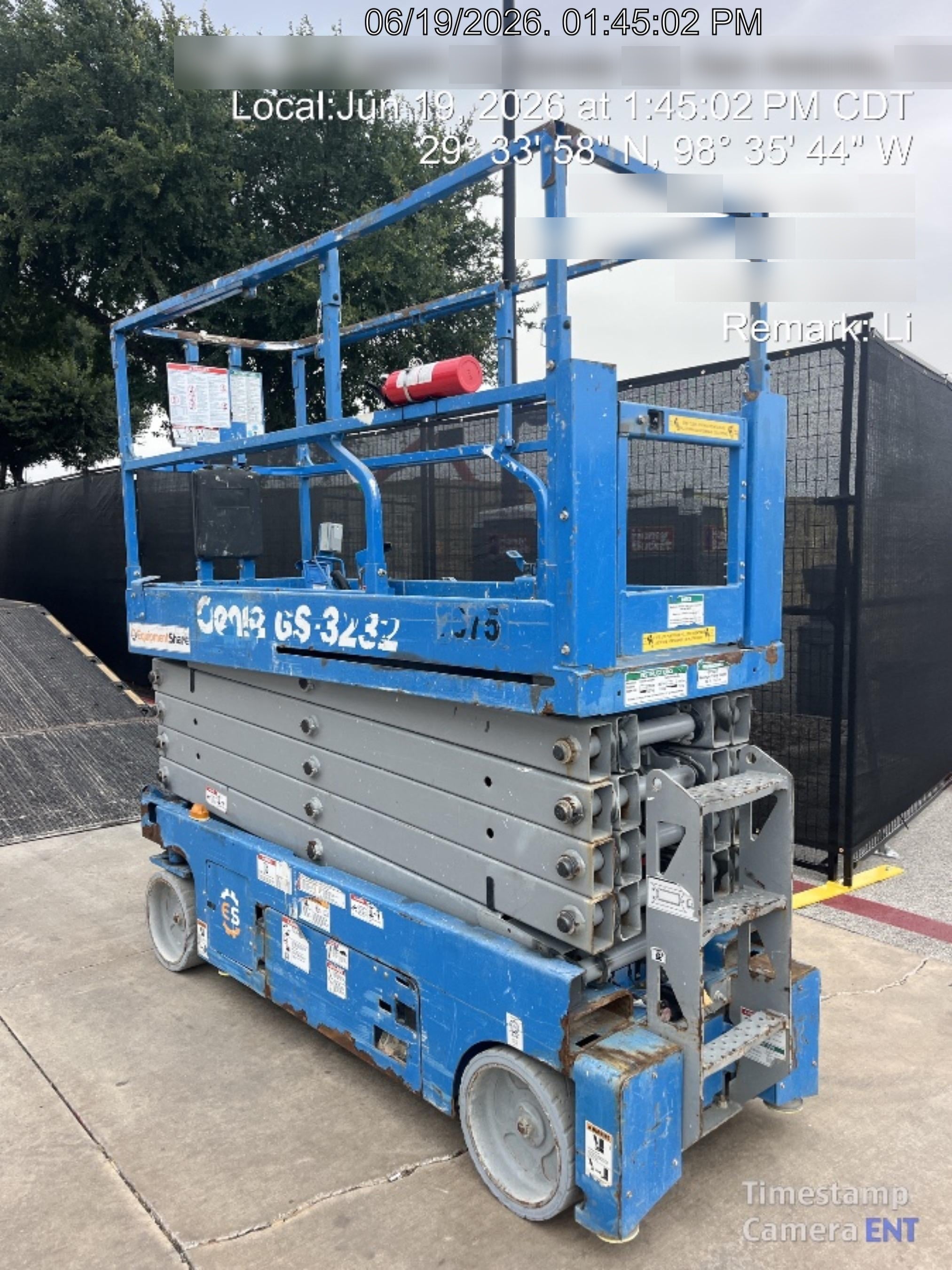2017 Genie GS-3232 Genie GS3232 Lift w/Folding Rails and Swing Gate