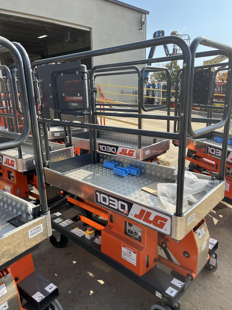 2023 JLG 1030P
