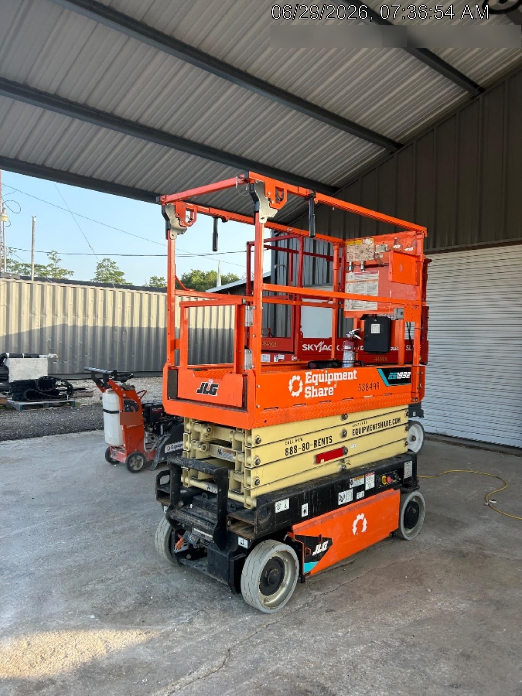 2025 JLG ES1932