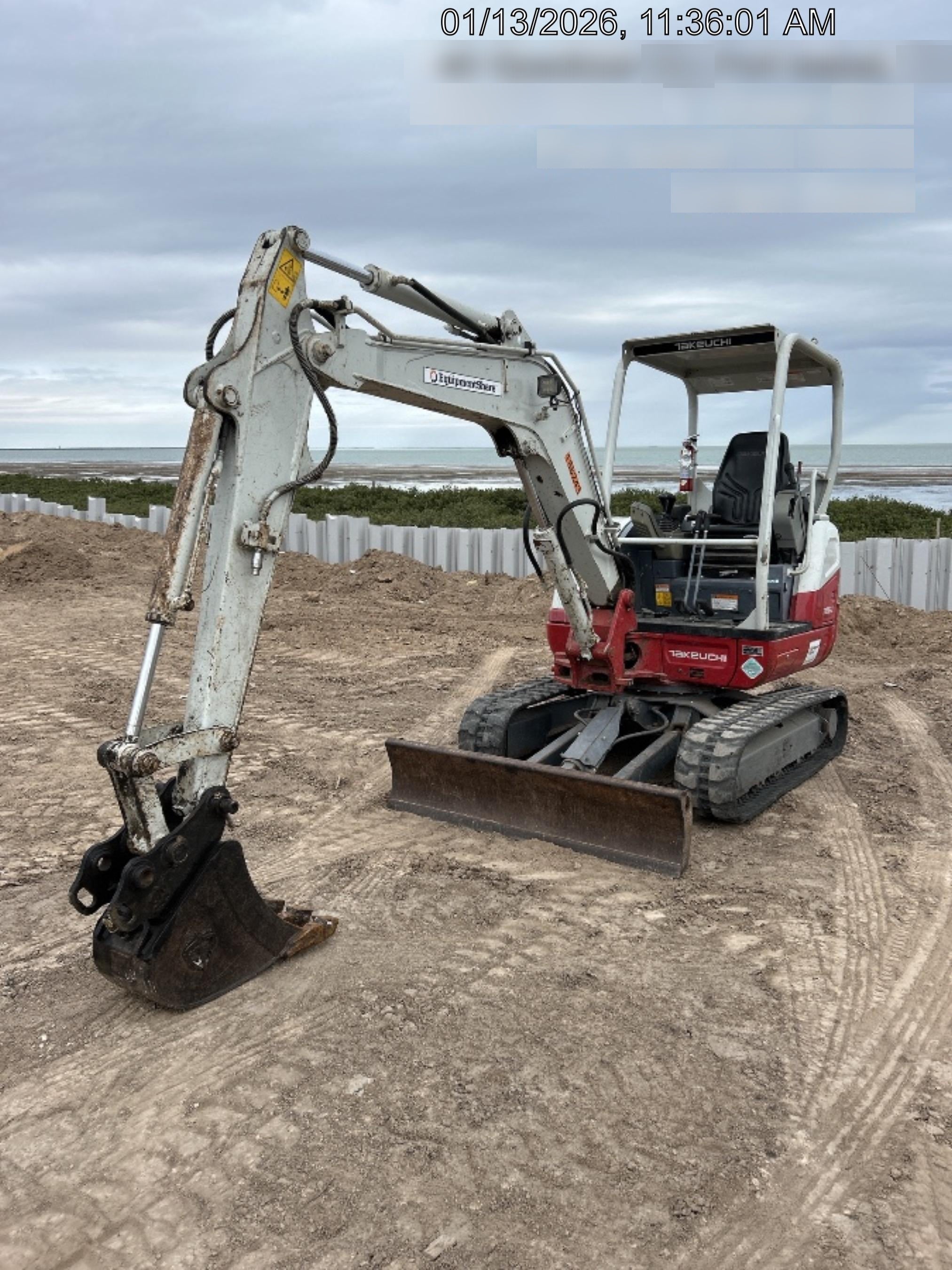 2021 TAKEUCHI TB235-2R