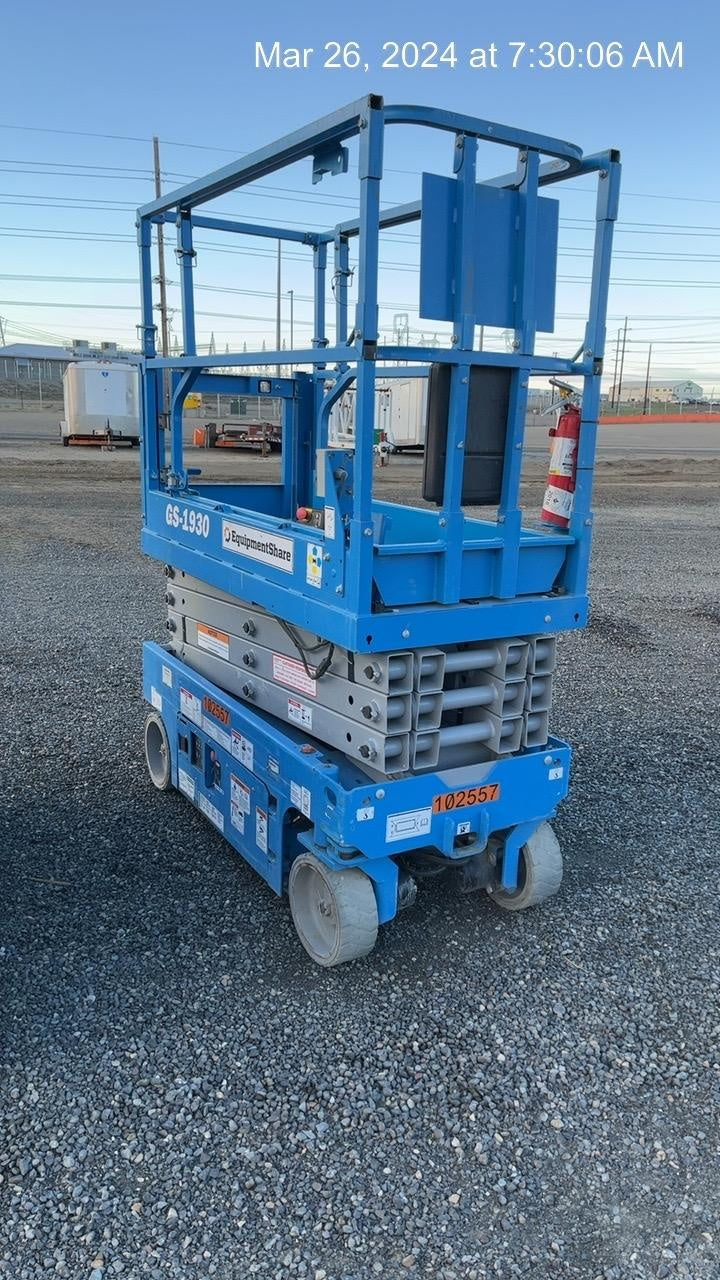 2020 Genie GS-1930 Solid Non Marking Tires, Beacon, Folding rails with half height swing gate, 800W Inverter