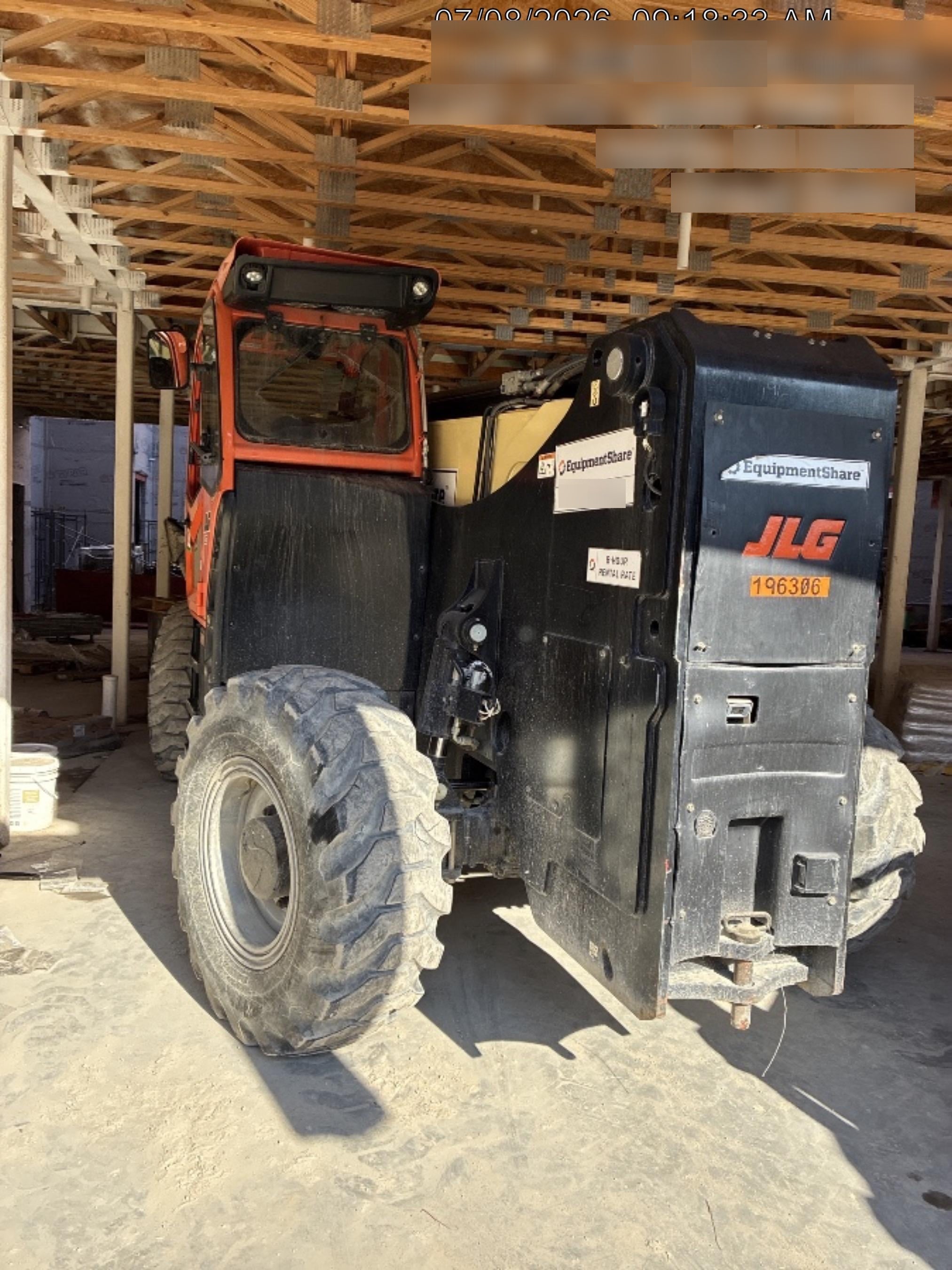 2021 JLG 1075