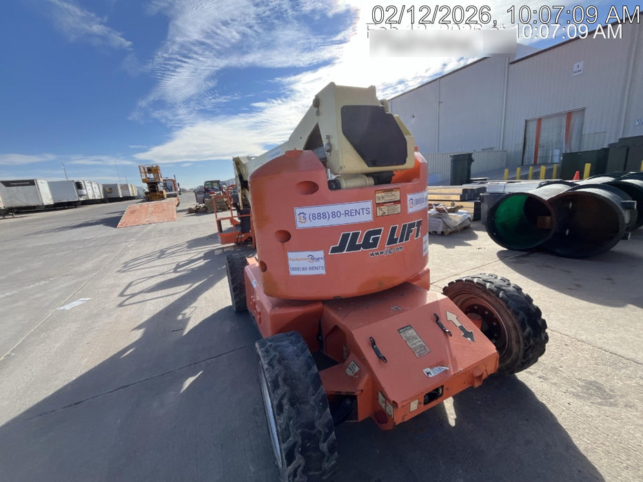 2012 JLG E450AJ