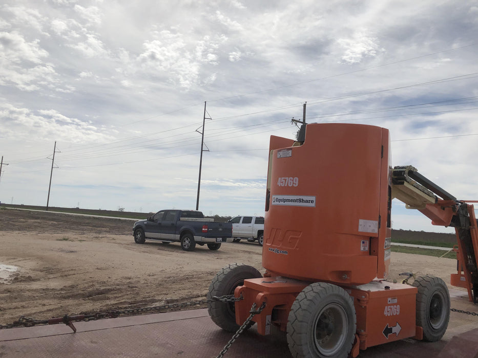2019 JLG E300AJP