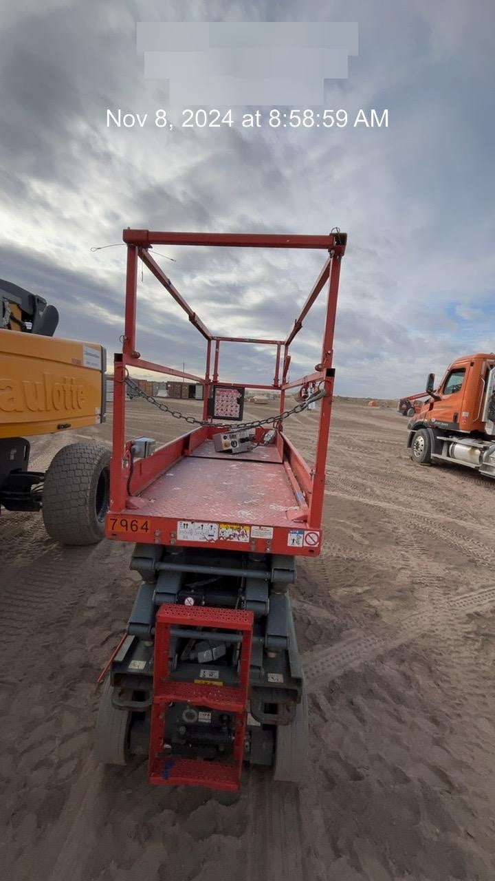 2018 Skyjack SJIII-3226 Skyjack SJIII3226 Scissor Lift w/Trojan Batteries