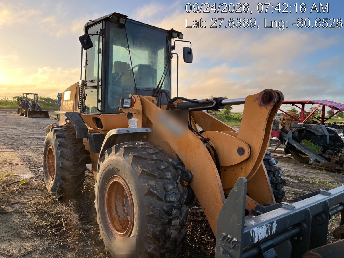 2015 Case 621F CLOSED CAB, JRB 416 STYLE HYD COUPLER