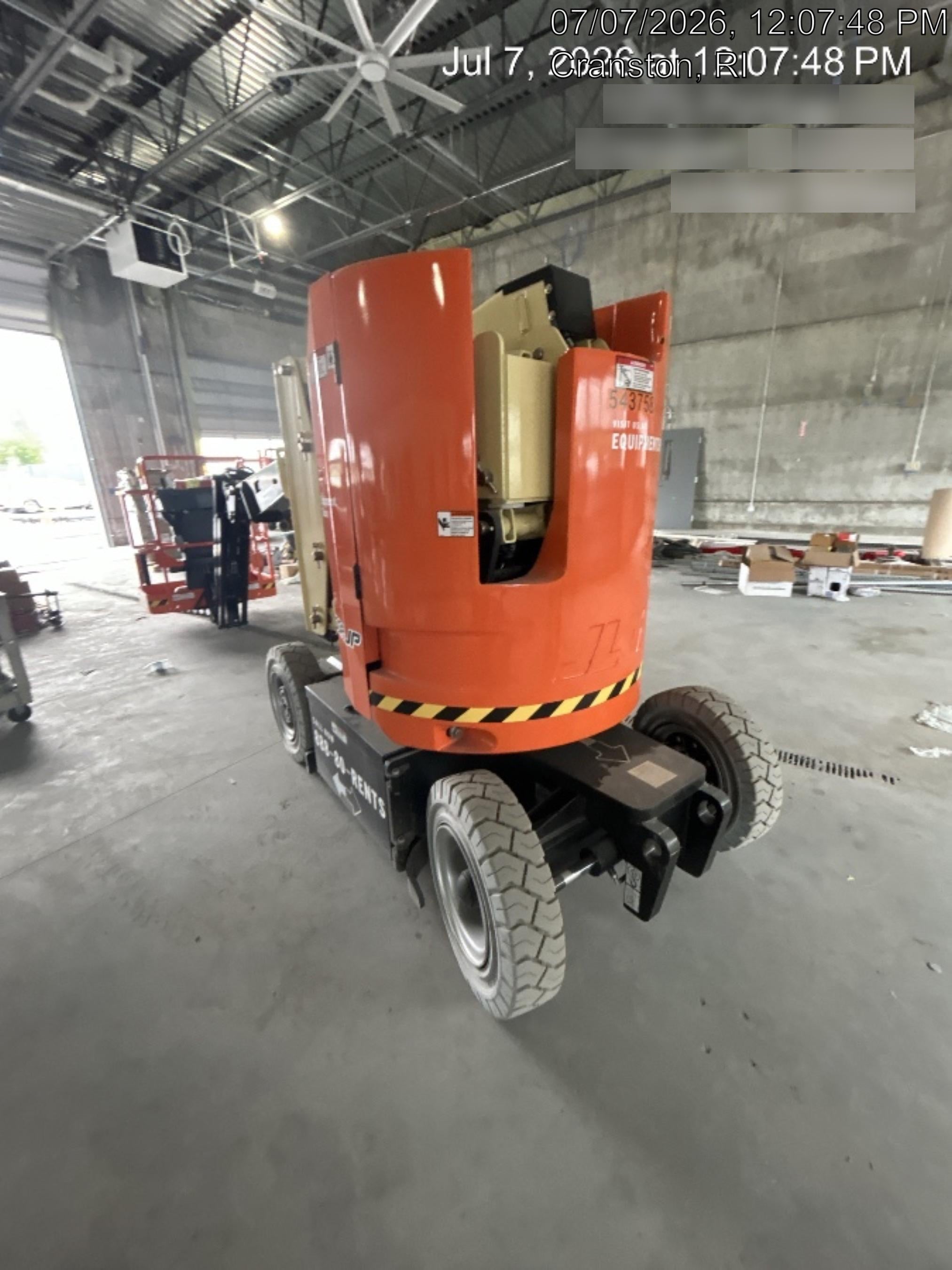 2025 JLG E300AJP
