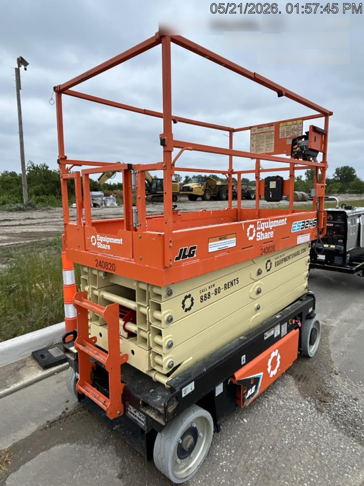 2022 JLG ES3246