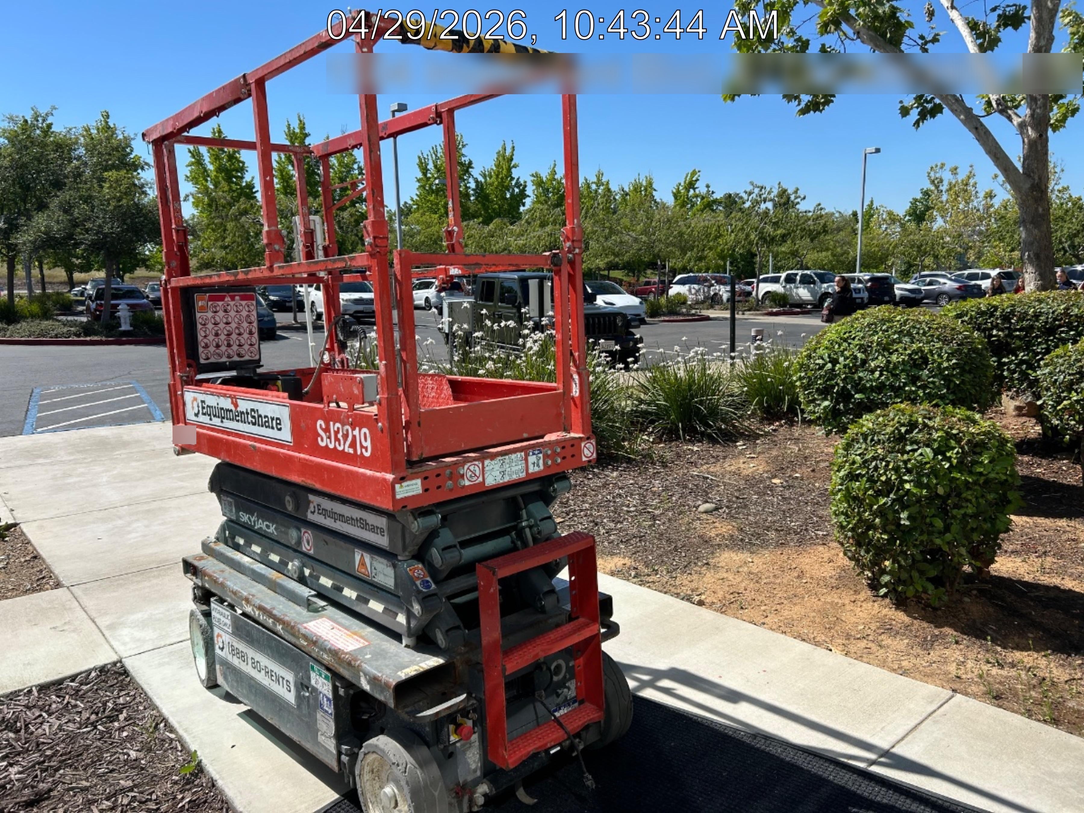 2020 Skyjack SJIII-3219 Solid NM Tires, Half height spring hinged entry gate, Dual Beacons, 800W Inverter