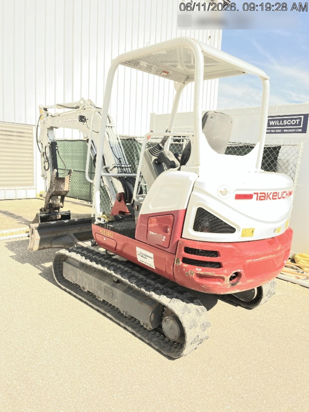 2022 TAKEUCHI TB235-2R