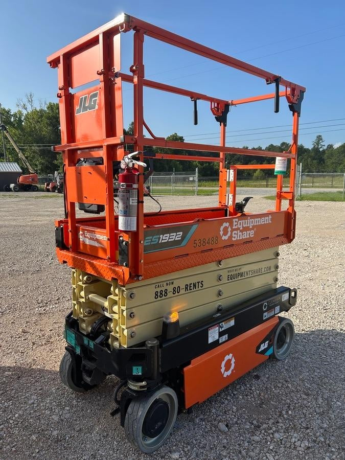 2025 JLG ES1932
