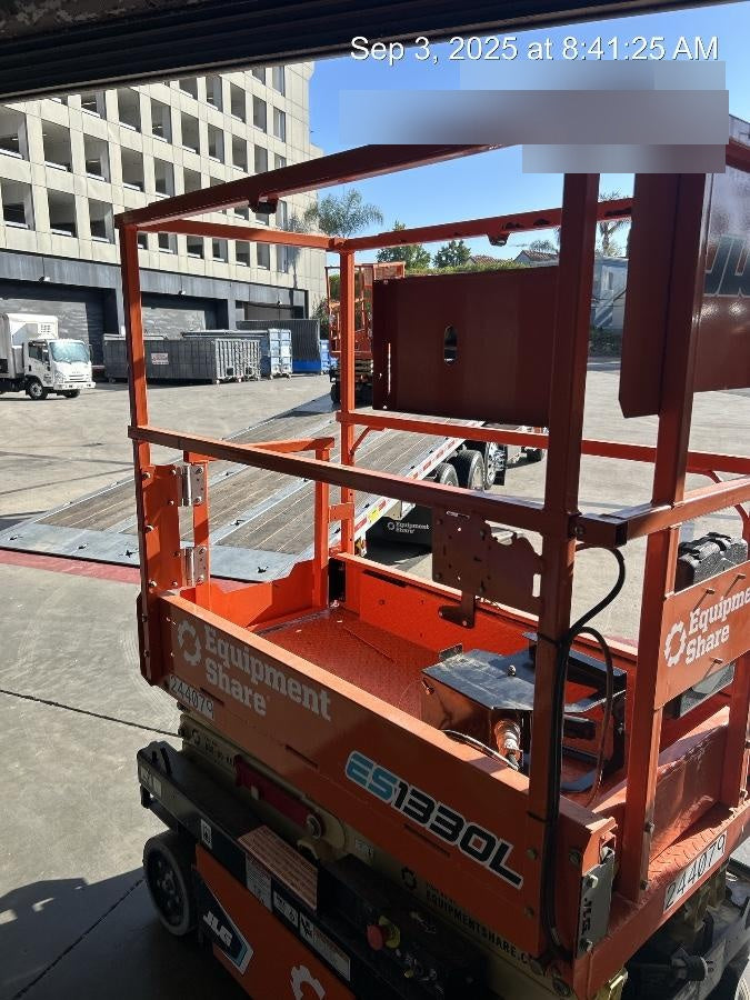 2022 JLG ES1330L