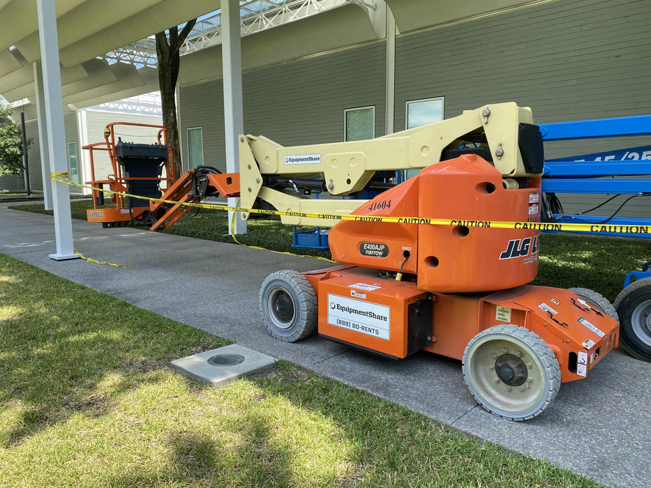 2019 JLG E400AJP