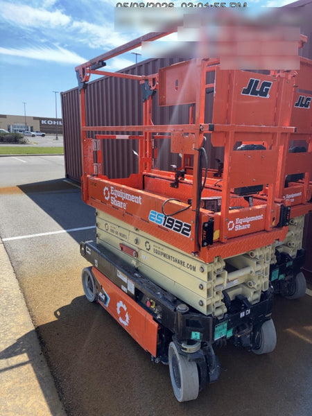 2023 JLG ES1932