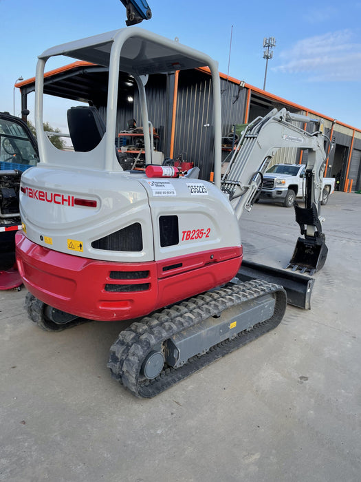 2022 TAKEUCHI TB235-2R