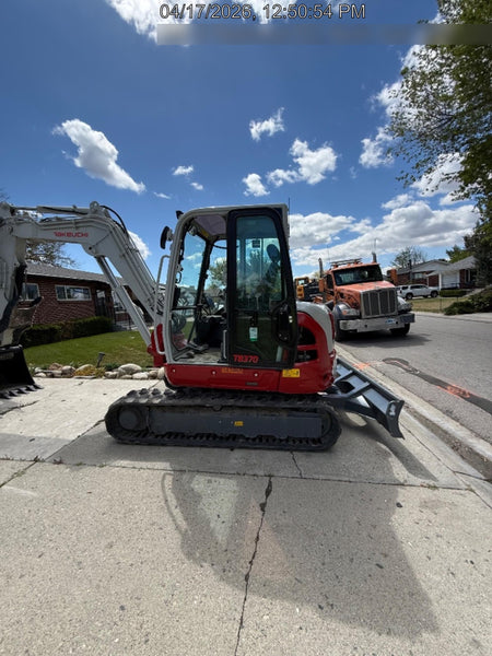 2023 TAKEUCHI TB370CR