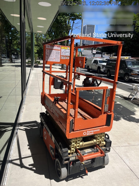 2022 JLG ES1330L