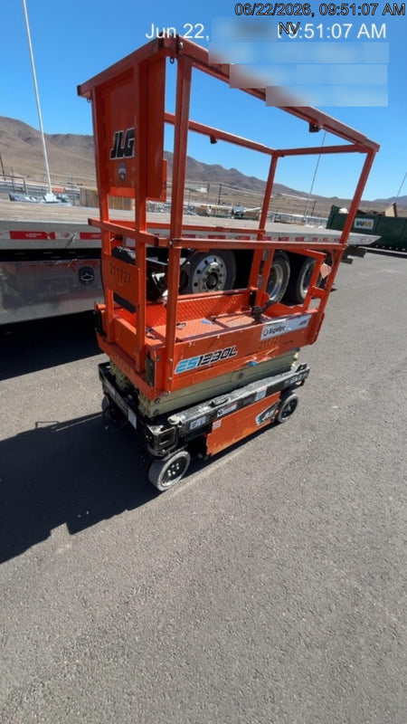 2022 JLG ES1330L