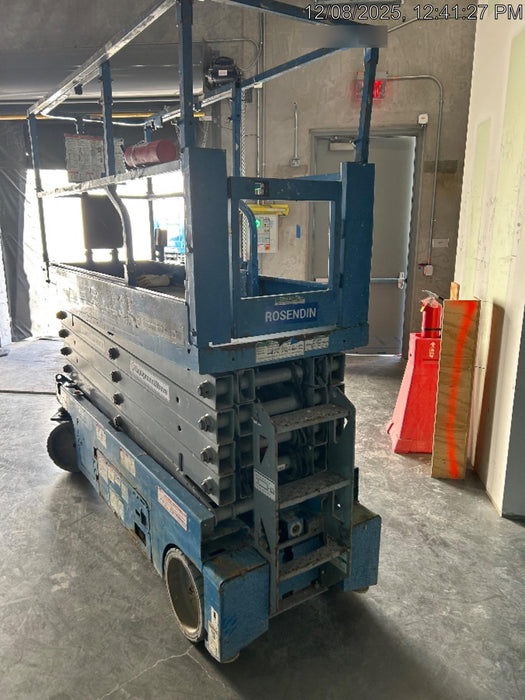 2018 Genie GS-3232 Genie GS3232 Lift w/Folding Rails and Swing Gate