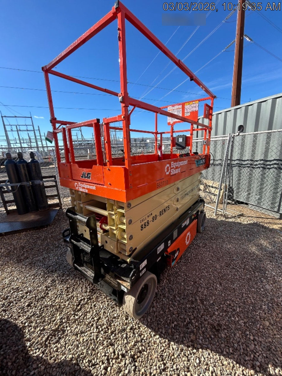 2025 JLG ES3246