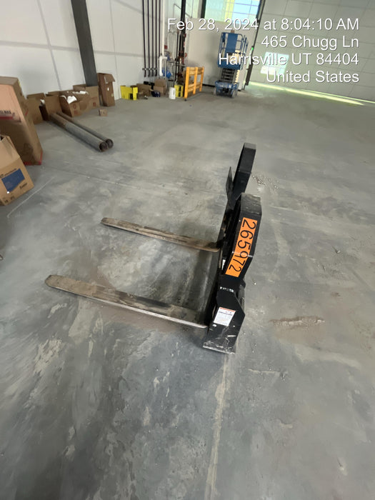 2021 TAKEUCHI 48" Pallet Forks - Takeuchi