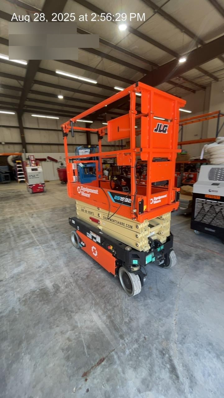 2025 JLG ES1932
