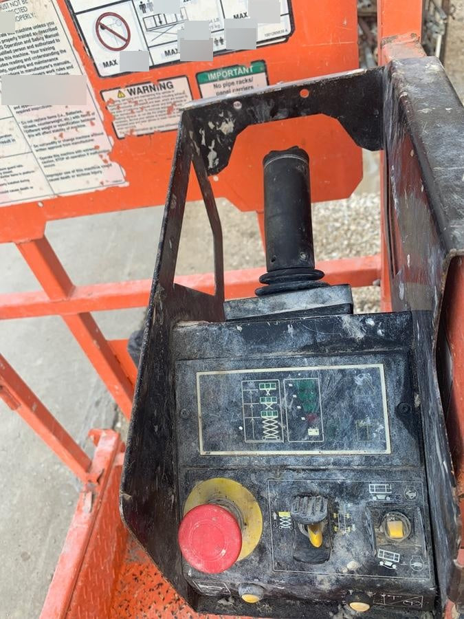 2021 JLG ES1330L