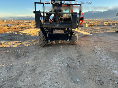 2021 JLG 1075