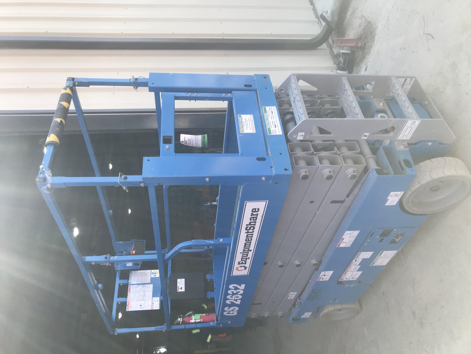 2019 Genie GS-2632 Folding rails with half height swing gate