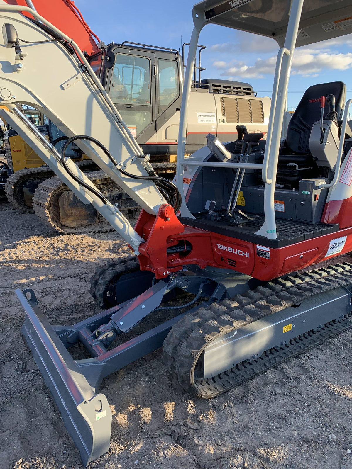 2022 TAKEUCHI TB235-2R