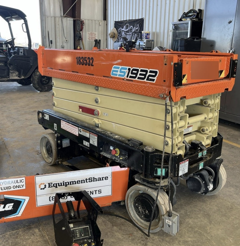 2021 JLG ES1932