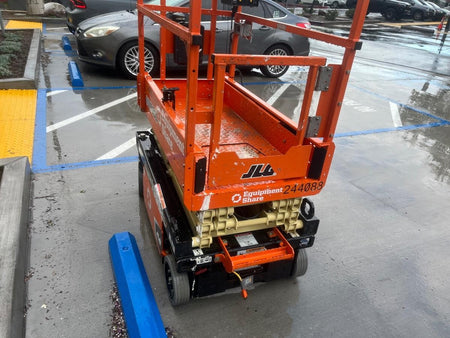 2022 JLG ES1330L